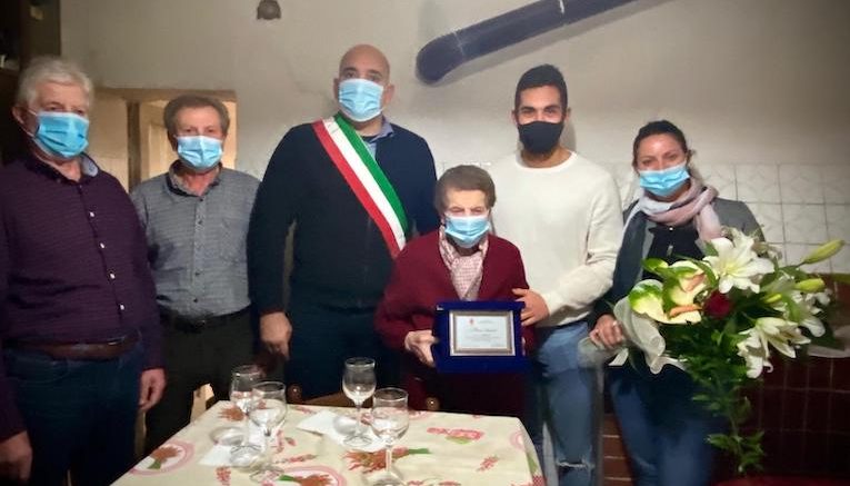 Montefiore fa gli auguri a nonna Rosa per i suoi 100 anni