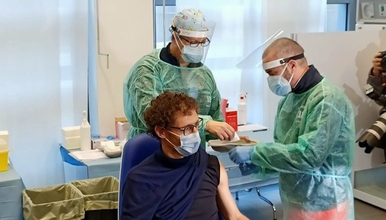 Carlo Biagetti, il primo vaccinato contro il Covid-19 a Rimini