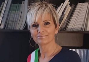 La Sindaca di San Clemente, Mirna Cecchini