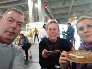 I responsabili di Bonfitaly con una delle organizzatrici di Biolife